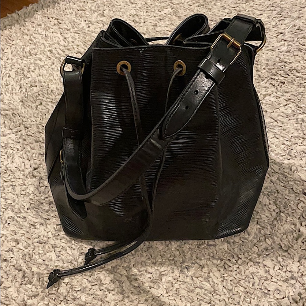 Louis Vuitton epi bucket bag